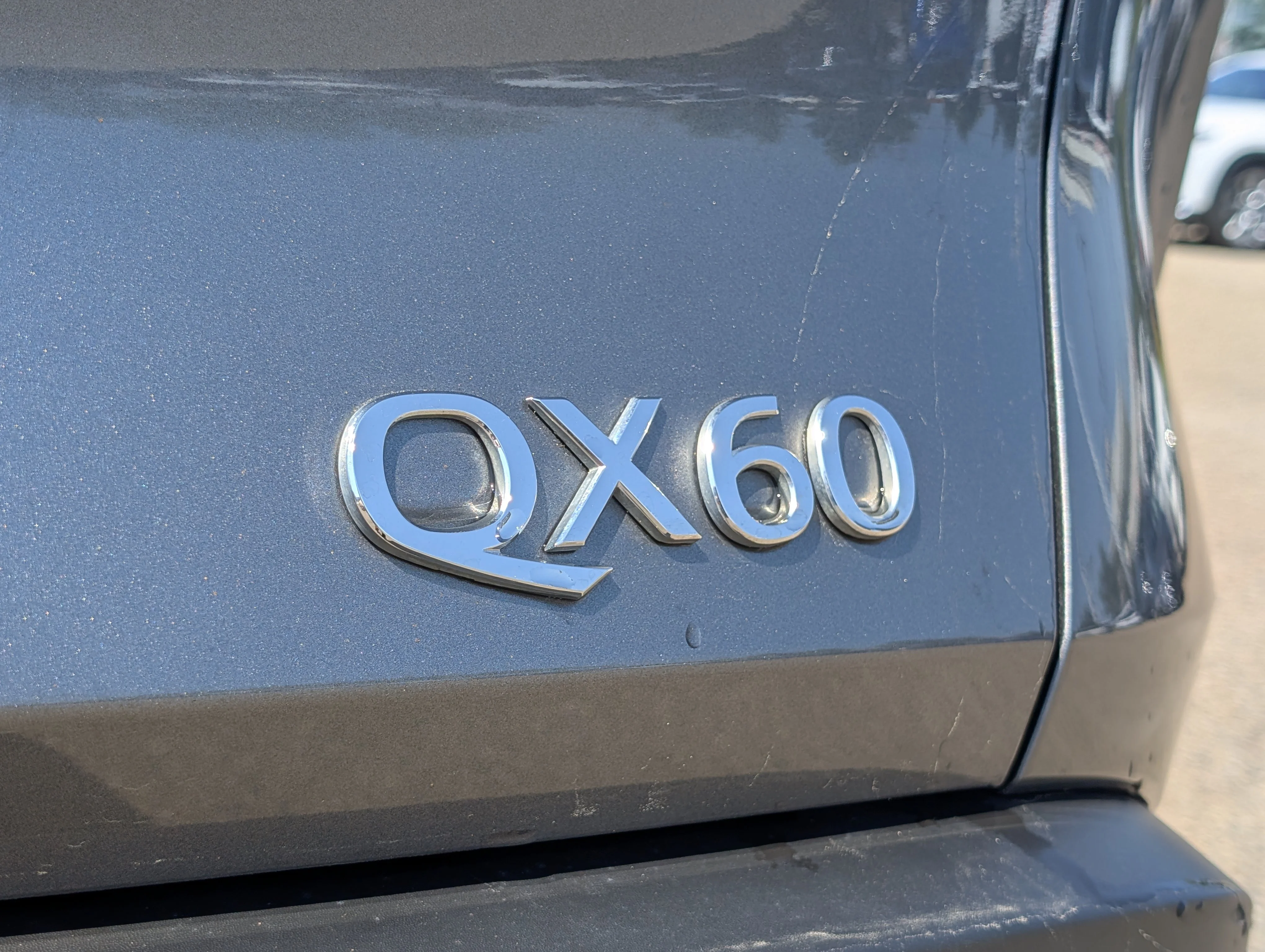 Used 2024 Glacier White INFINITI LUXE image 14