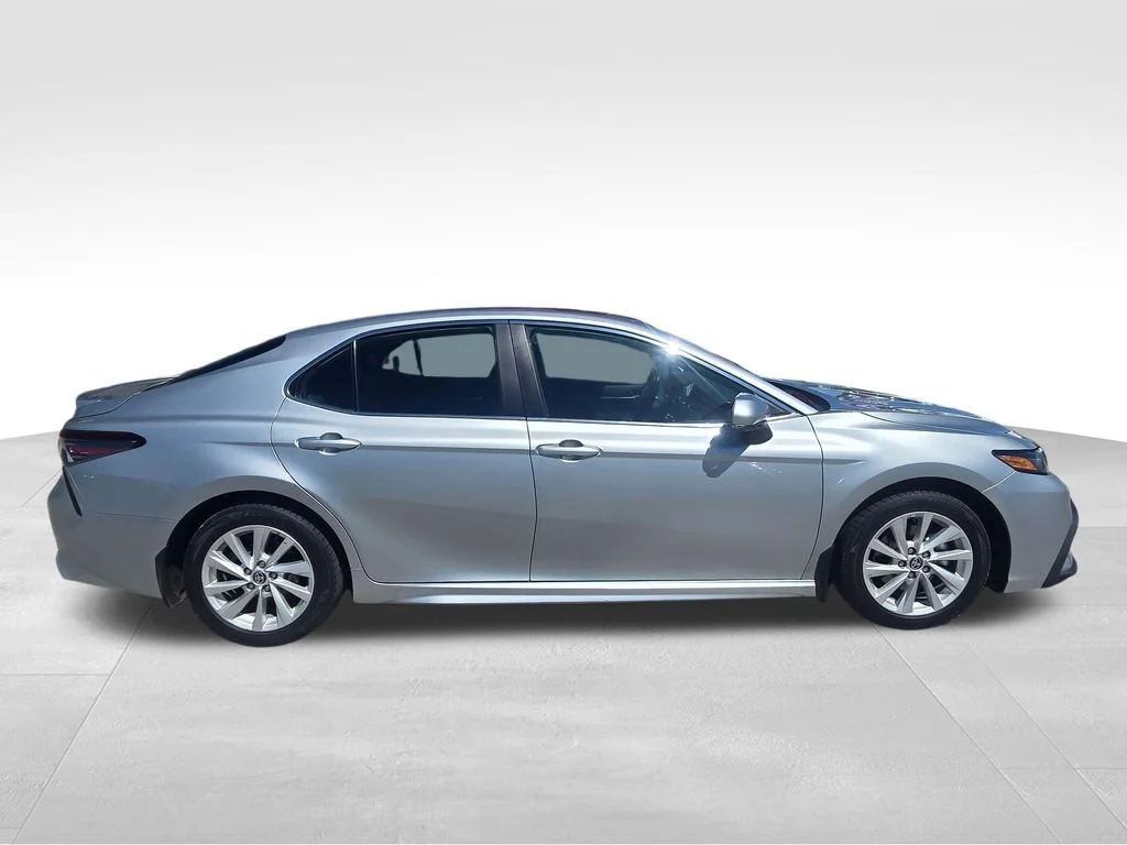 Used 2024  Toyota SE Nightshade image 3