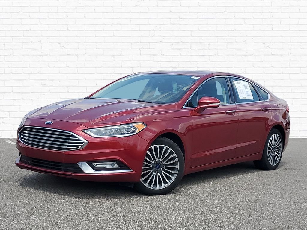 Used 2017 Red Ford SE image 1