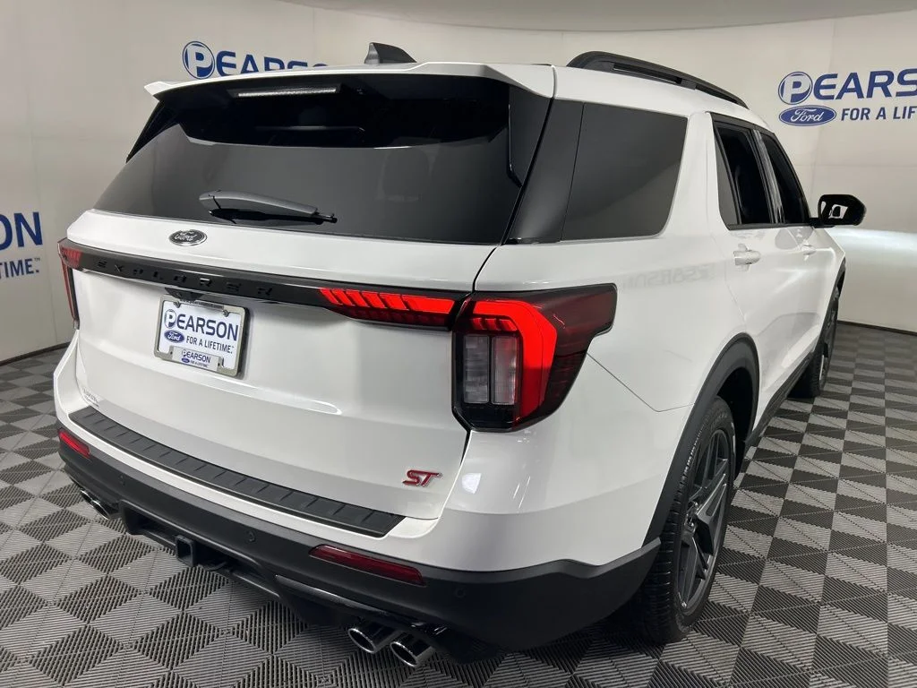 2025 Ford Explorer ST - Photo 9