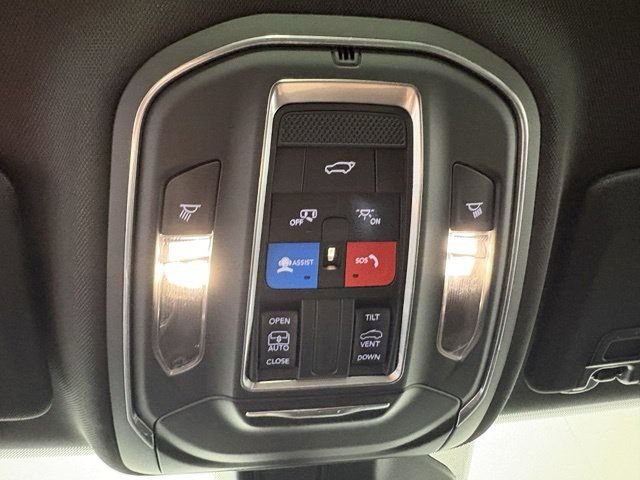 New 2026 White Jeep Altitude image 31