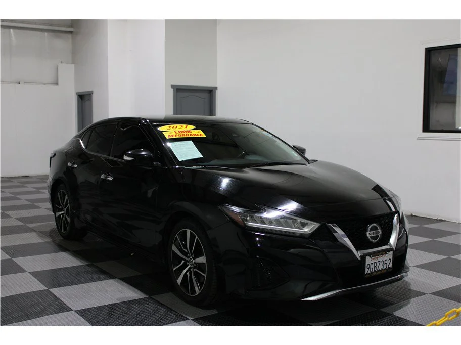 Used 2021 Super Black Nissan SV image 3