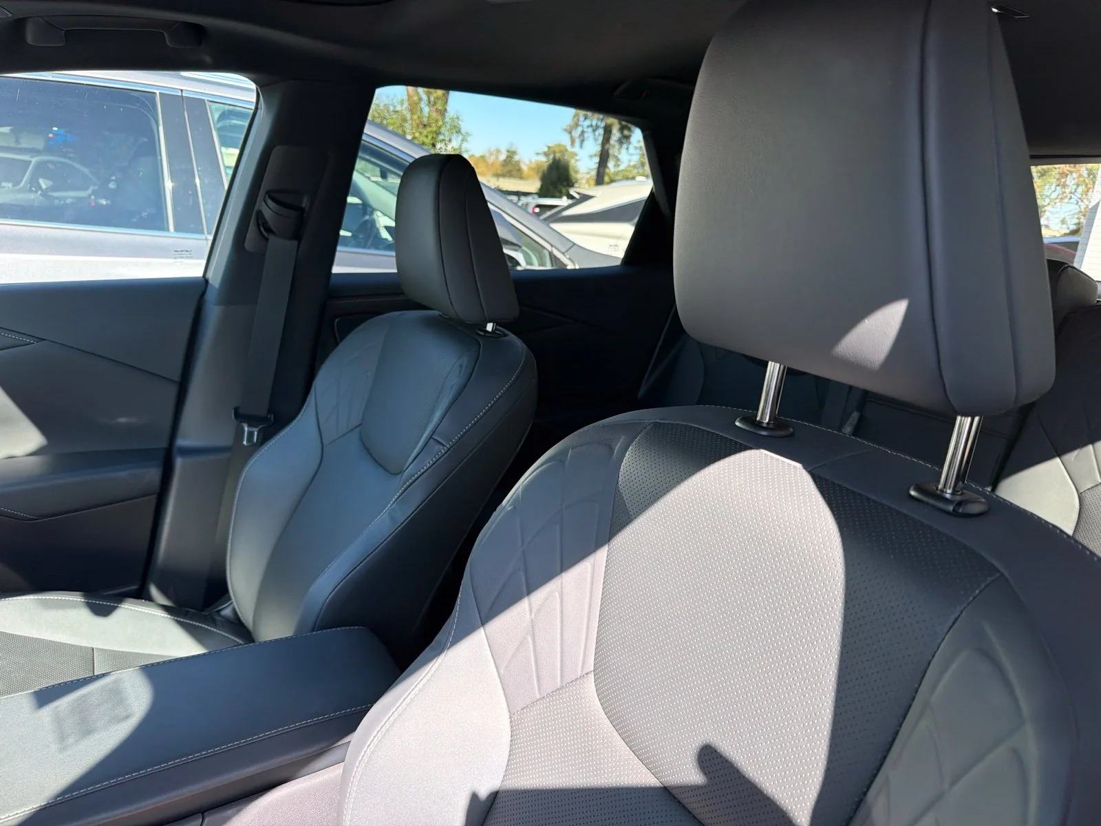 Used 2025 Eminent White Pearl Lexus 350h Premium image 4