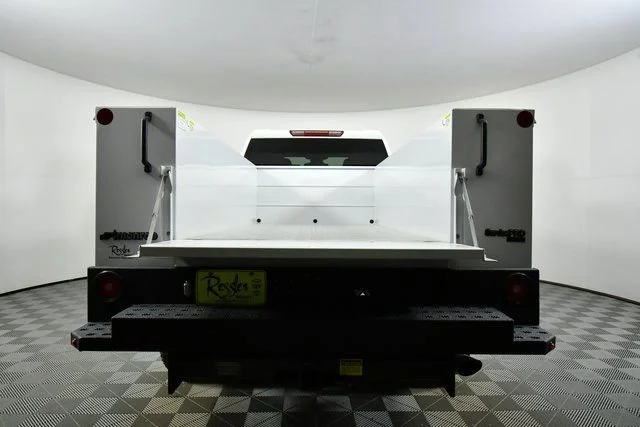 New 2026 Summit White Chevrolet WT image 25