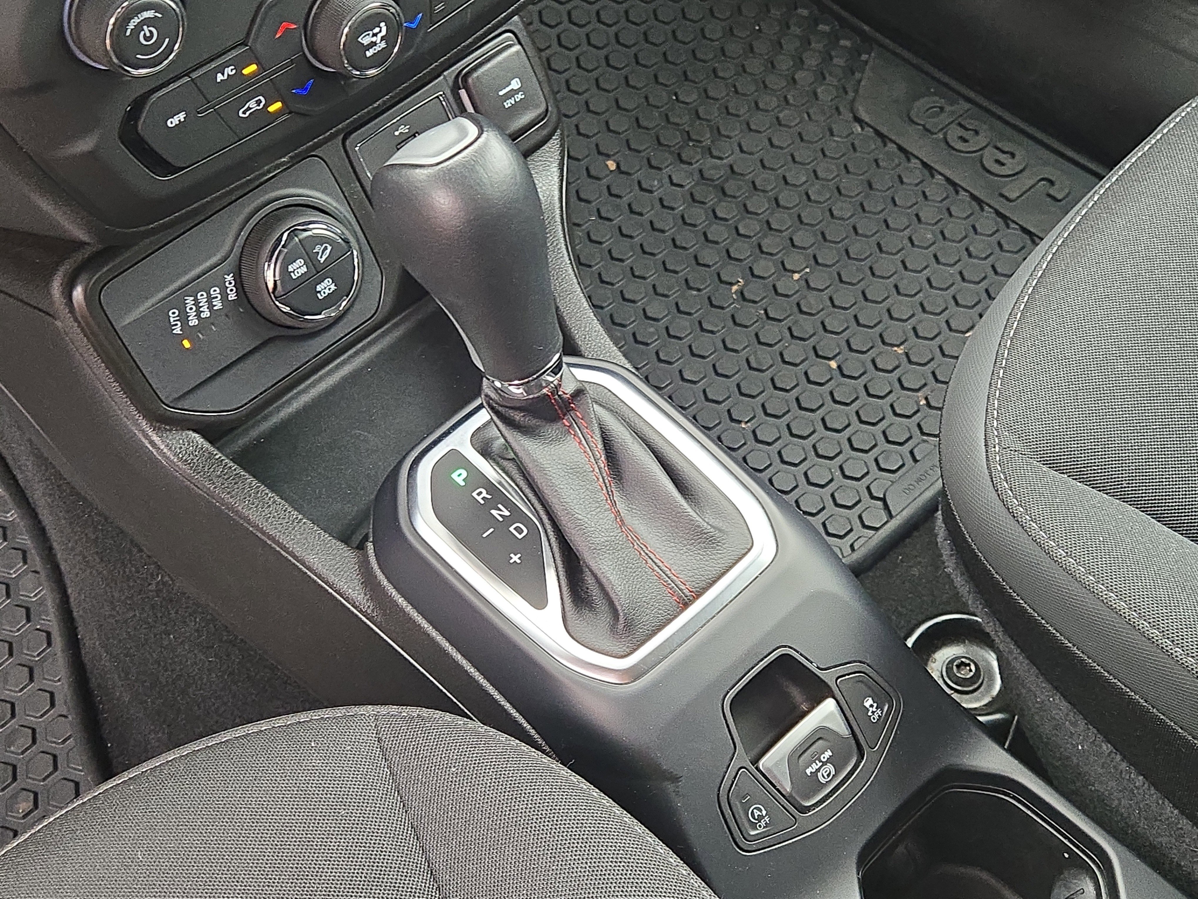 Used 2023 Black Clearcoat Jeep Trailhawk image 29