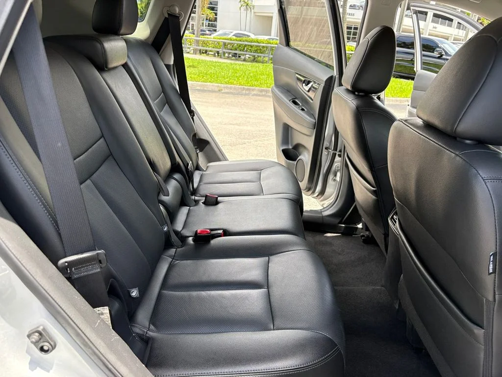 Used 2018 Silver Nissan SL image 18
