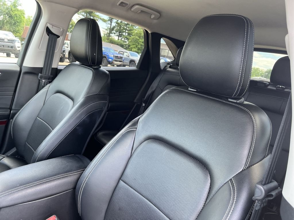 Used 2022 White Ford SEL image 11