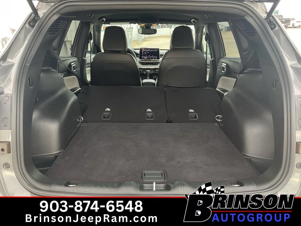 Used 2023 Grey Jeep Limited image 10