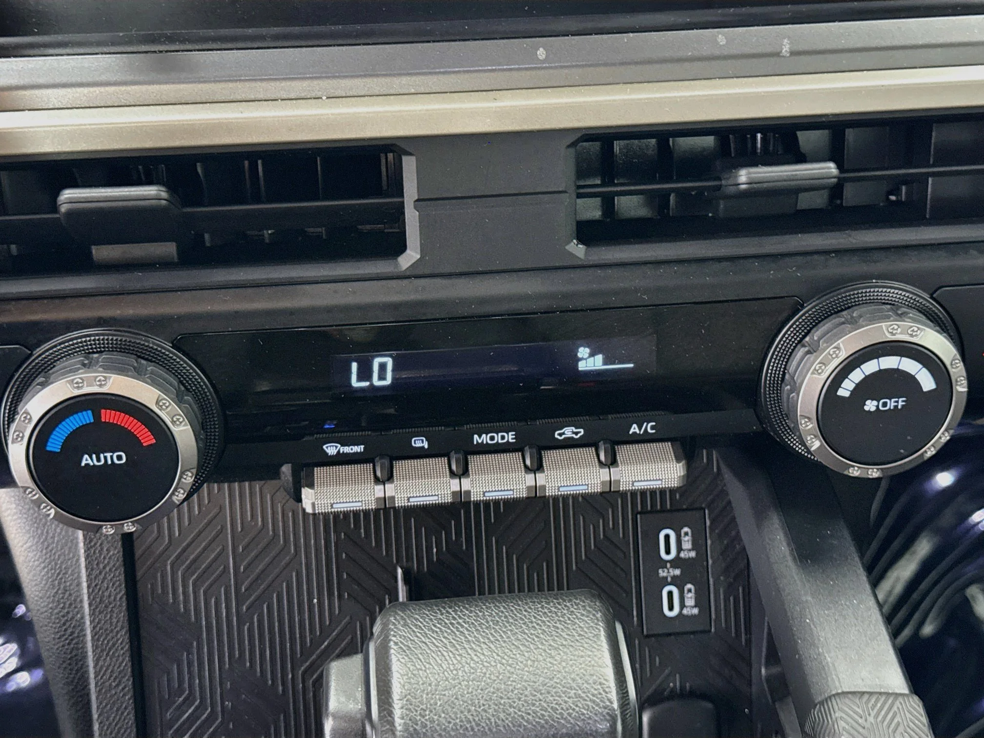 Used 2024  Toyota SR5 image 18