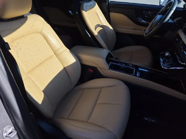 Used 2023 Gray Lincoln Grand Touring image 34