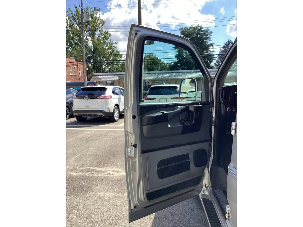 Used 2013 PURE SILVER METALLIC GMC Upfitter image 17