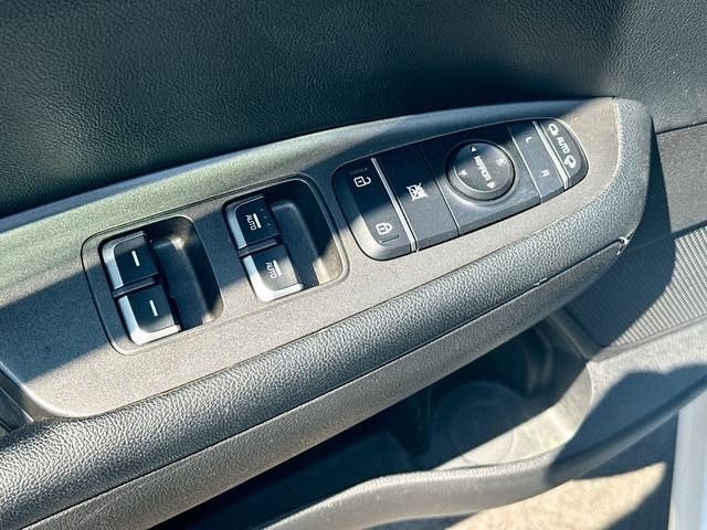 Used 2016 White Kia LX image 9
