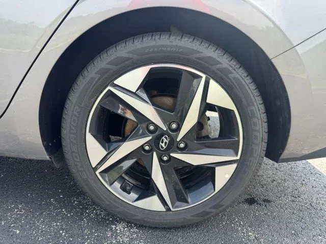 Used 2023 Silver Hyundai SEL image 11