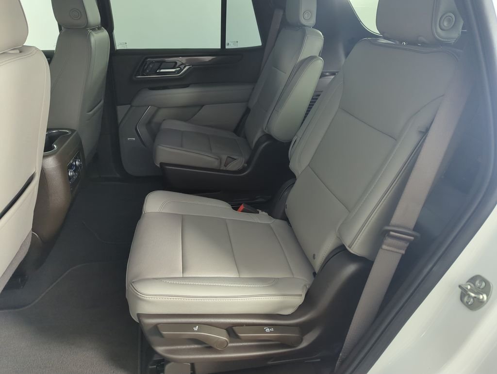 Used 2025 White GMC Elevation image 26
