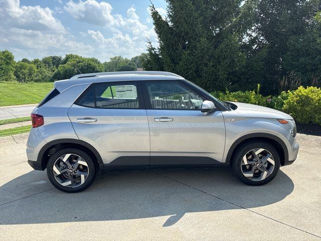New 2025 Shimmering Silver Hyundai SEL image 38