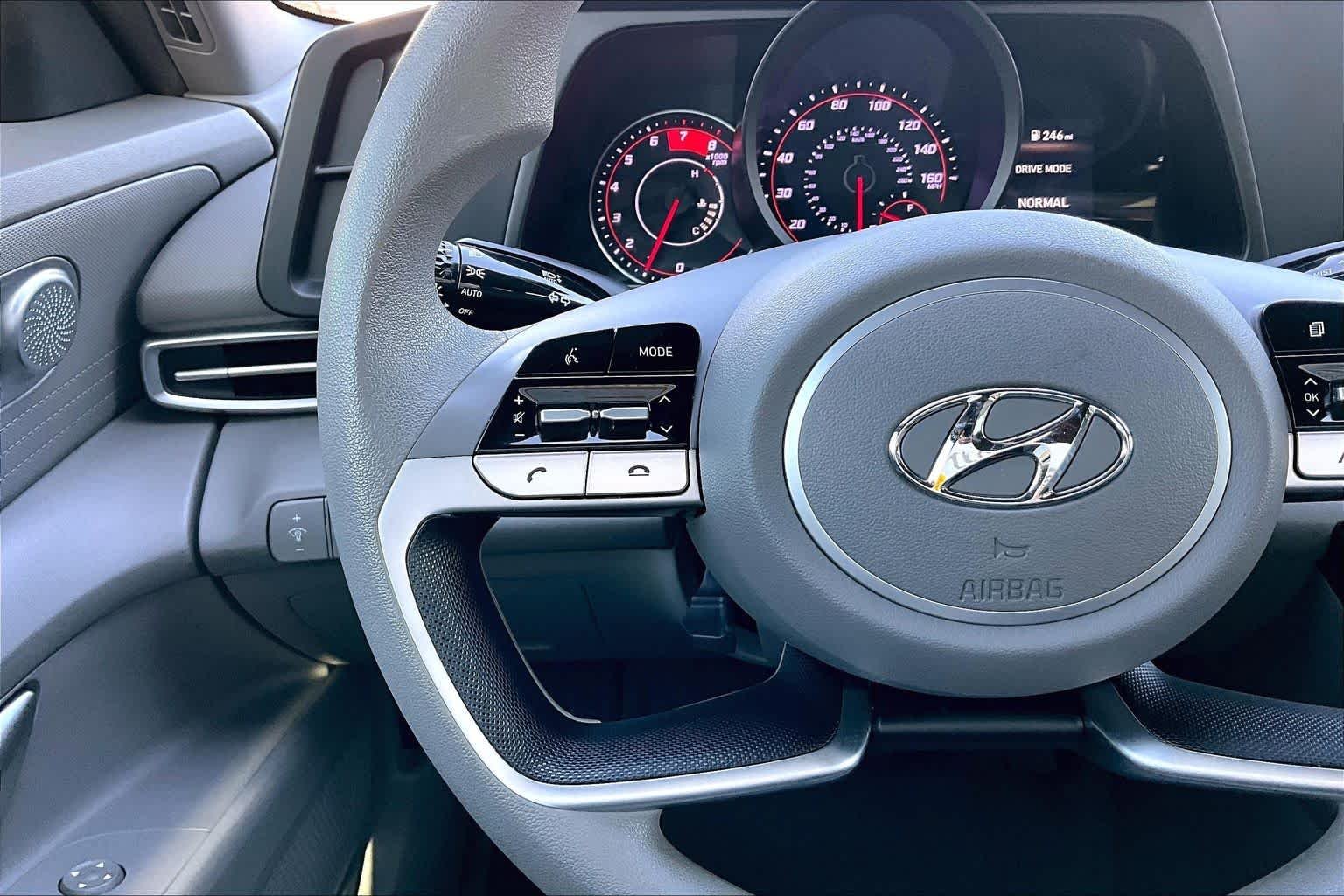 Used 2022 Quartz White Hyundai SEL image 21