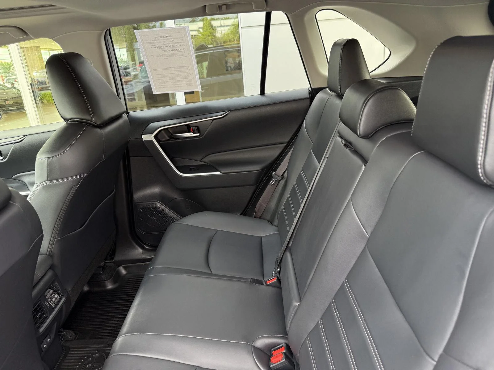 Used 2025 Magnetic Gray Metallic Toyota Hybrid XLE Premium image 17
