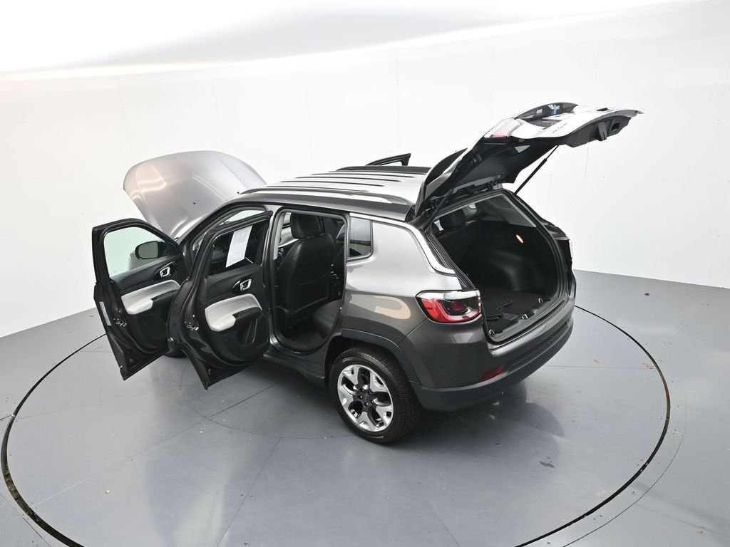 Used 2022 Crystal Metallic Jeep Limited image 30