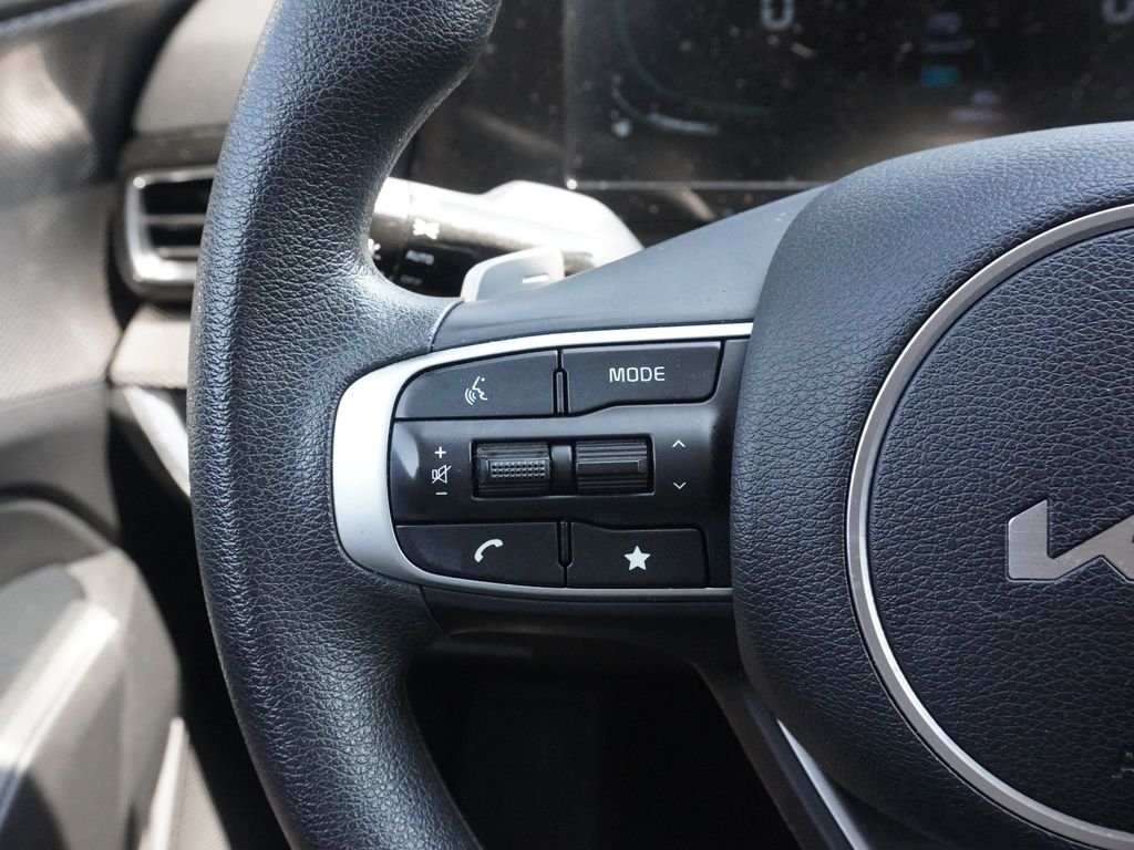 Used 2023 White Kia LX image 35