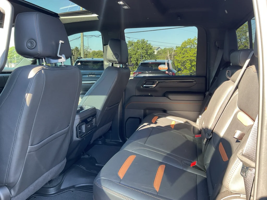 Used 2025 Onyx Black GMC AT4 image 17
