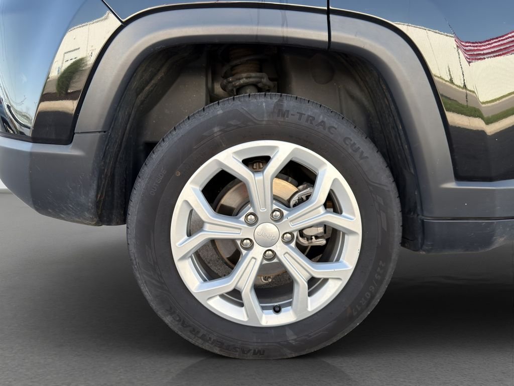 Used 2024 Black Jeep Latitude image 24