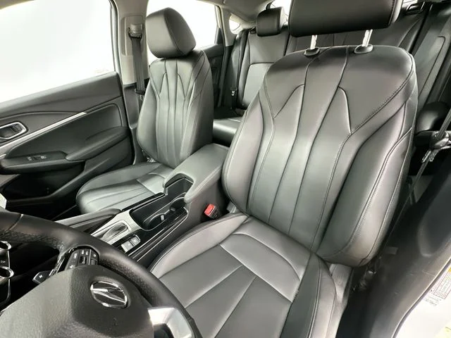 Used 2025  Acura Base image 14