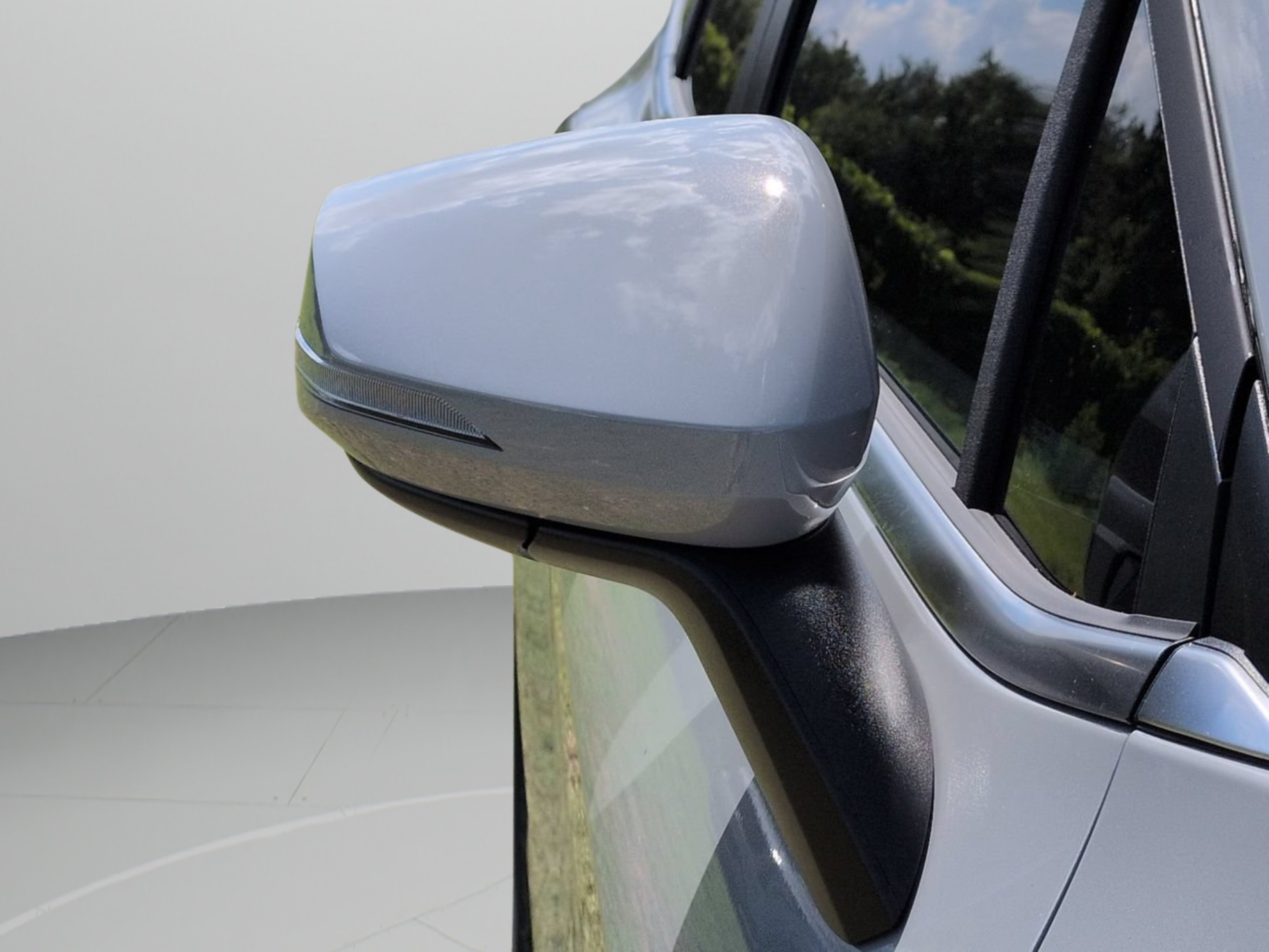New 2026 Wolf Gray Kia EX image 12