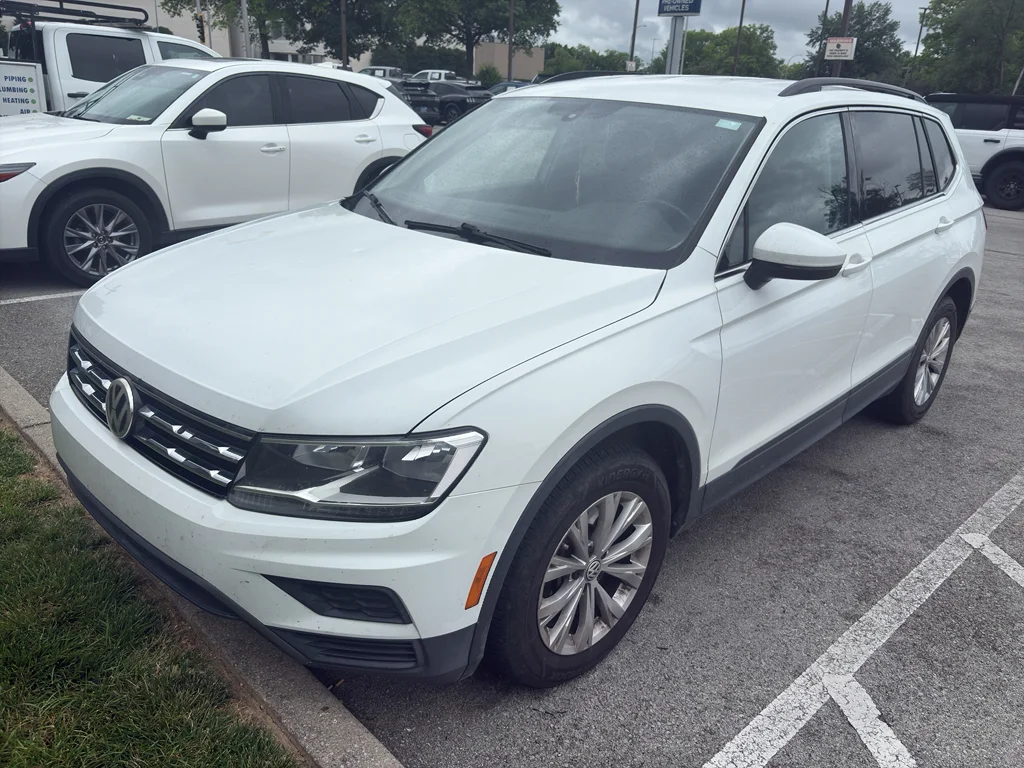 Used 2019 Pure White Volkswagen SE image 2