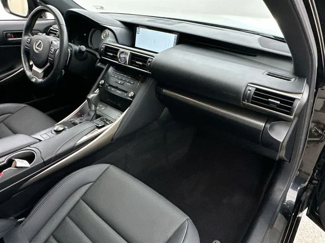 2018 Lexus IS 300 - Photo 13