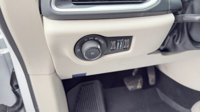Used 2023 White Chrysler Touring L image 21
