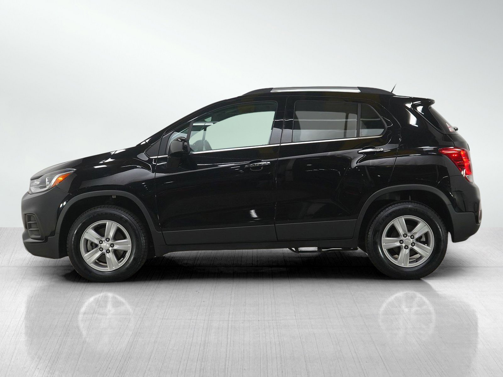 Used 2020 Chevrolet Trax LT with VIN 3GNCJPSB9LL142329 for sale in Minneapolis, Minnesota