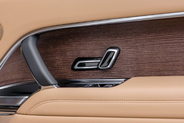 New 2027 Gold Land Rover SE image 63