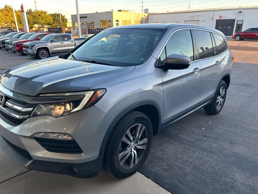 Used 2017  Honda EX-L image 3