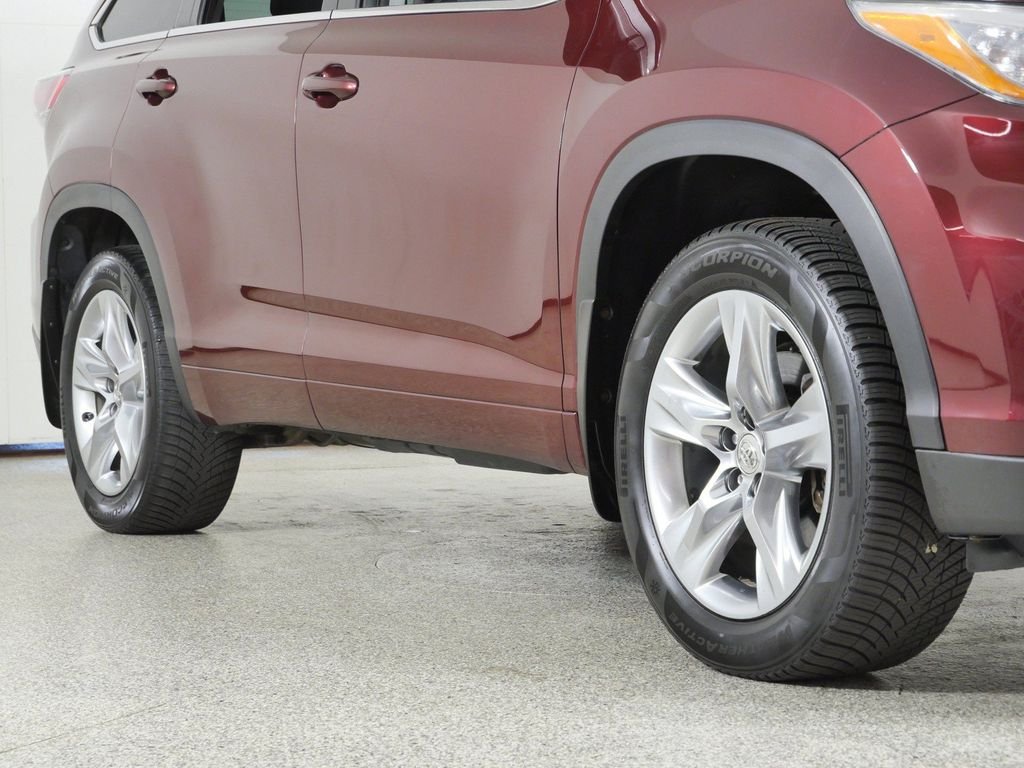 Used 2015 Red Toyota Limited image 7