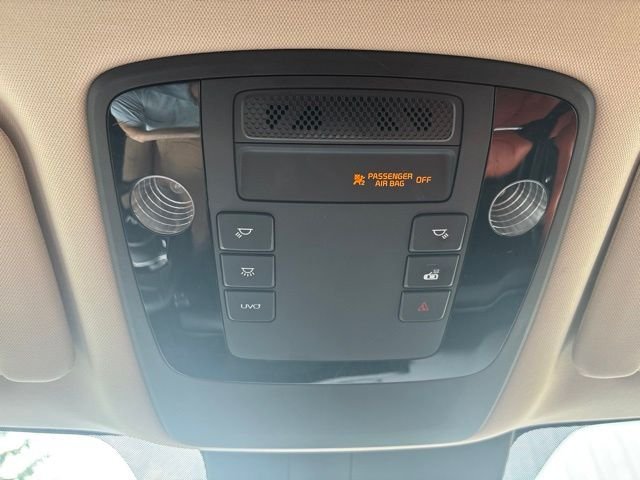 Used 2022 White Kia SX image 29