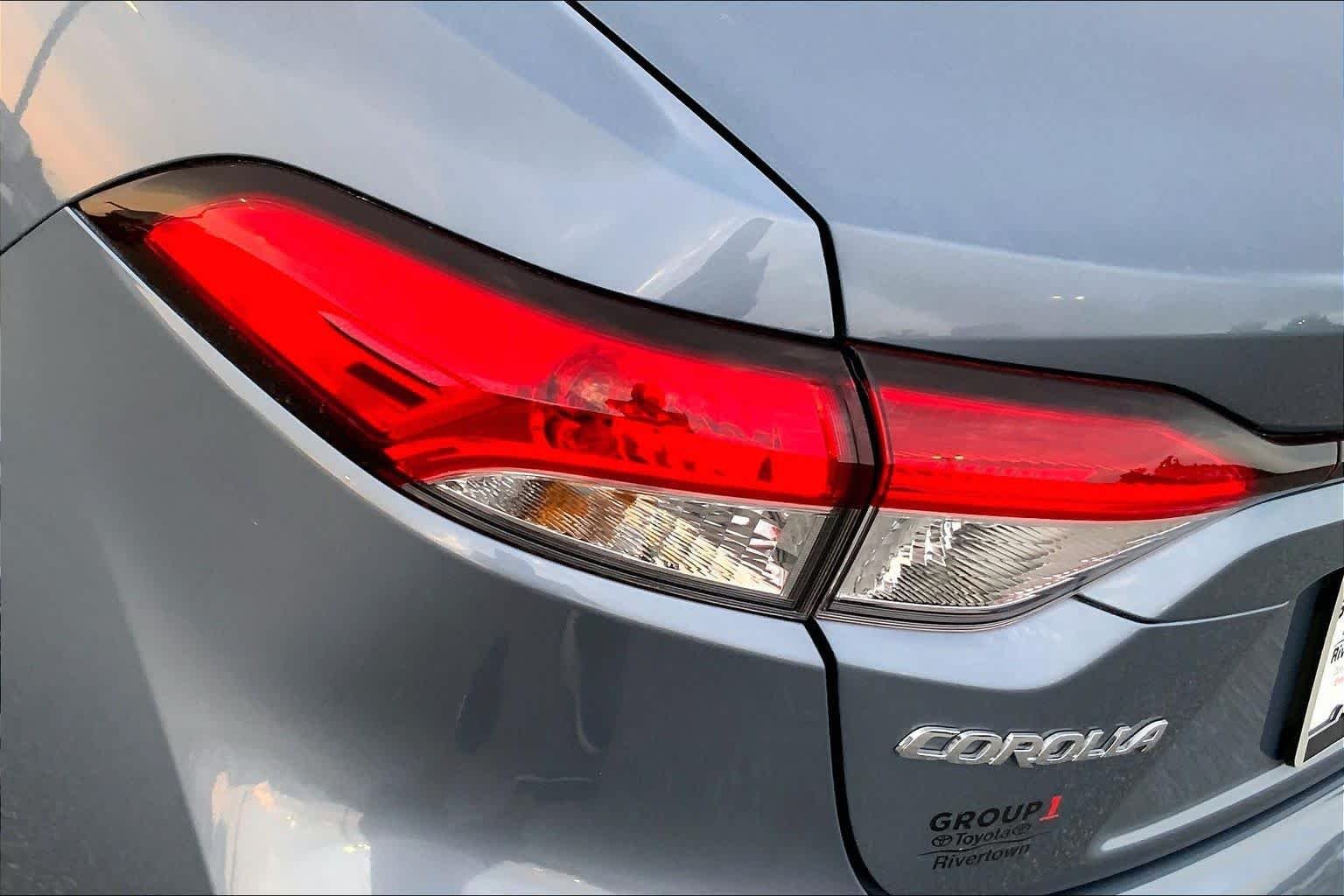 Used 2025 Celestite Toyota Hybrid LE image 27