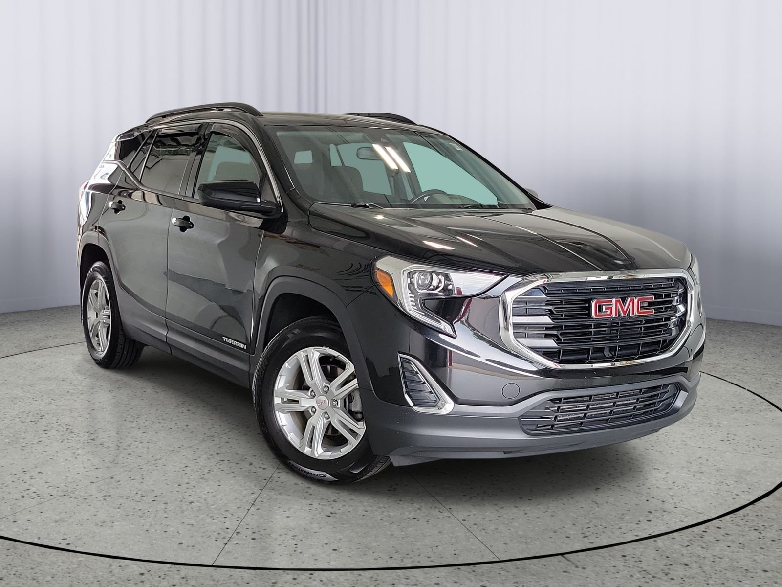 Used 2020 Black GMC SLE image 1