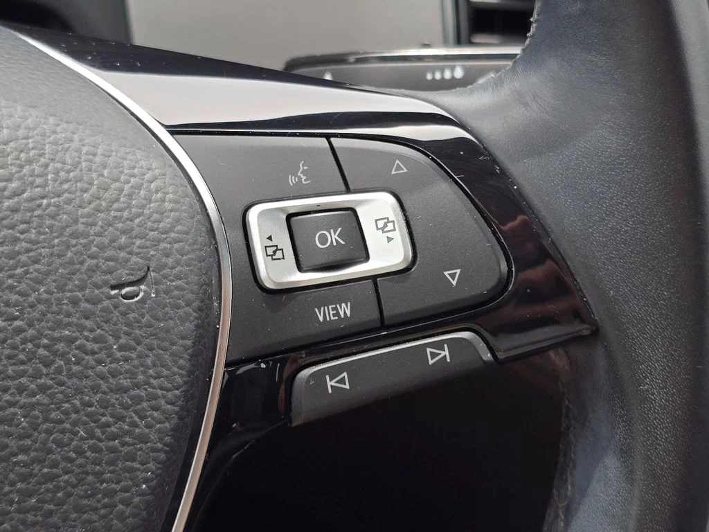 Used 2019 Silver Volkswagen SEL Premium image 13