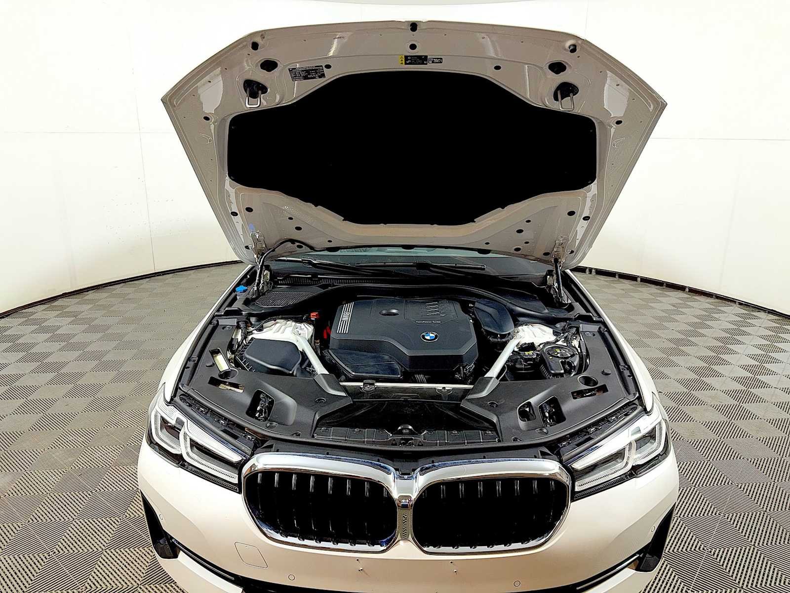 Used 2023 Mineral White Metallic BMW 530i xDrive image 31