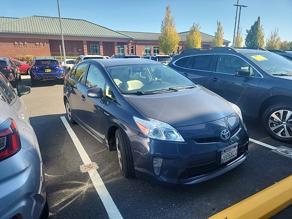 Used 2015 Gray Toyota Three image 2
