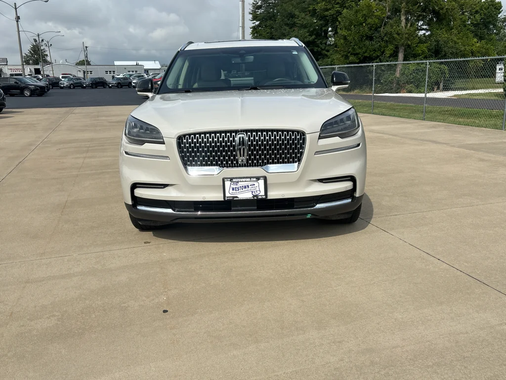 Used 2022 Ceramic Pearl Metallic Lincoln Reserve image 9