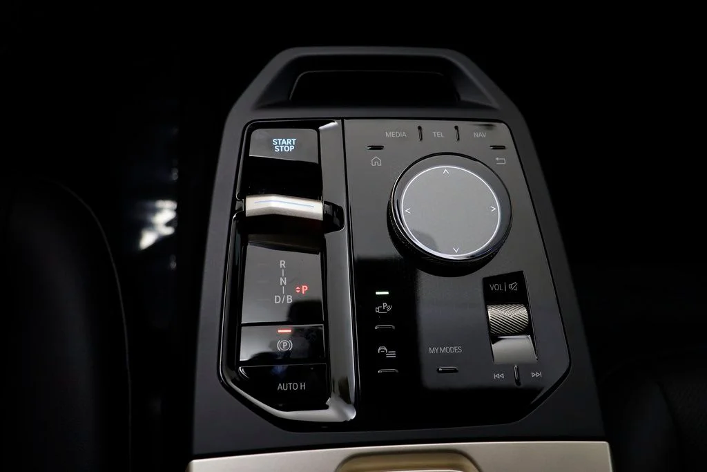 2026 BMW iX 45 - Photo 13