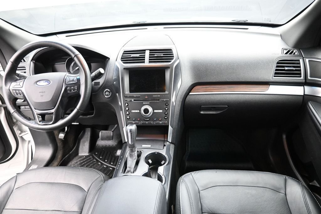Used 2017 White Ford Limited image 24
