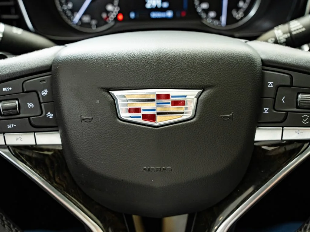 Used 2022 Crystal White Tricoat Cadillac Premium Luxury image 31