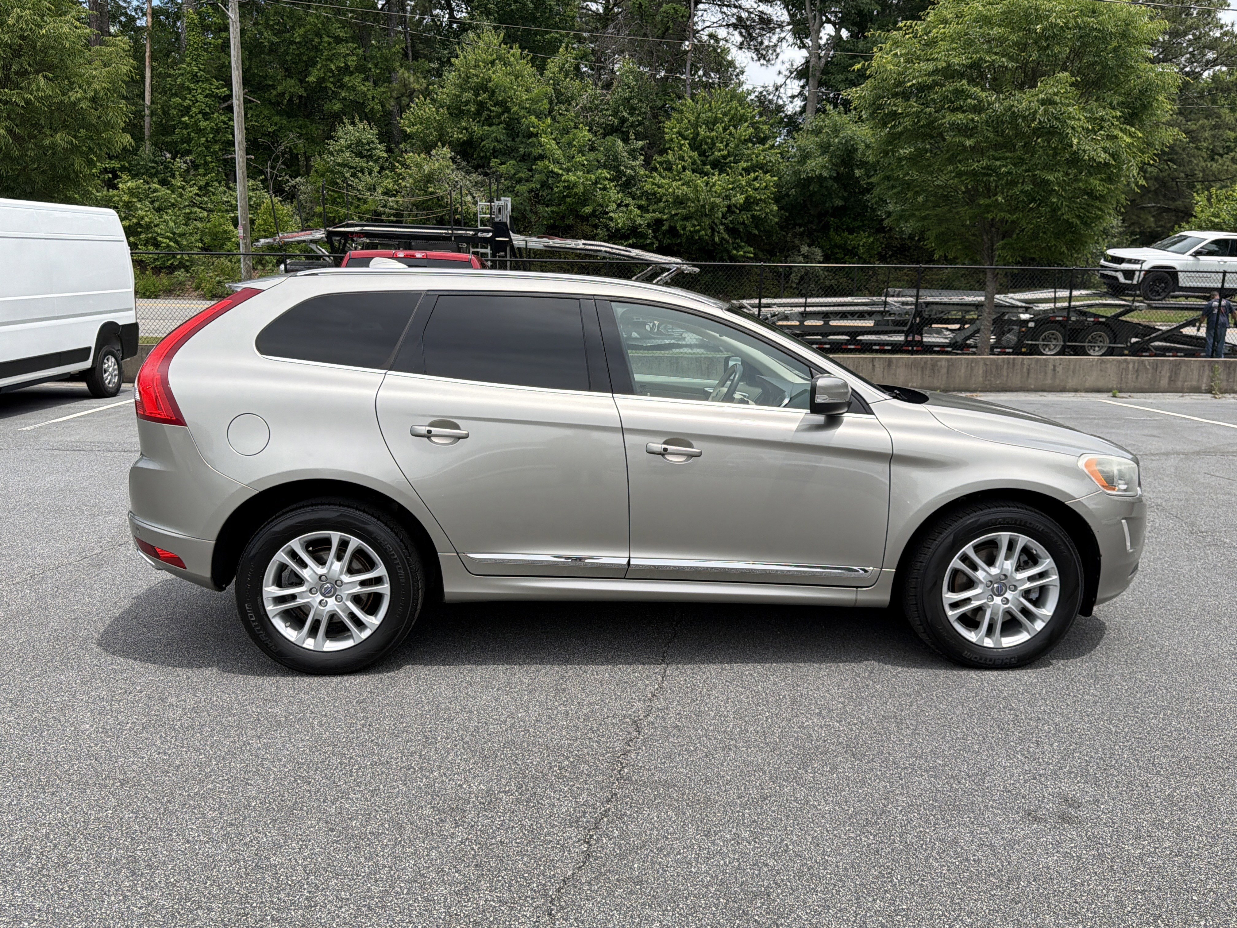 Used 2015 Seashell Metallic Volvo T5 Drive-E Premier image 9