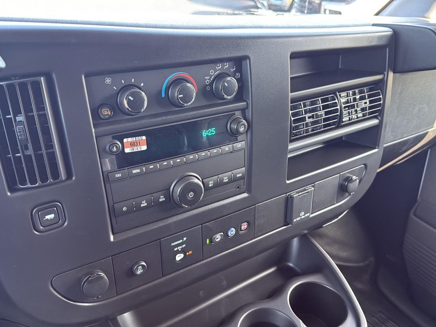 2025 Chevrolet Express Cargo Work Van - Photo 12