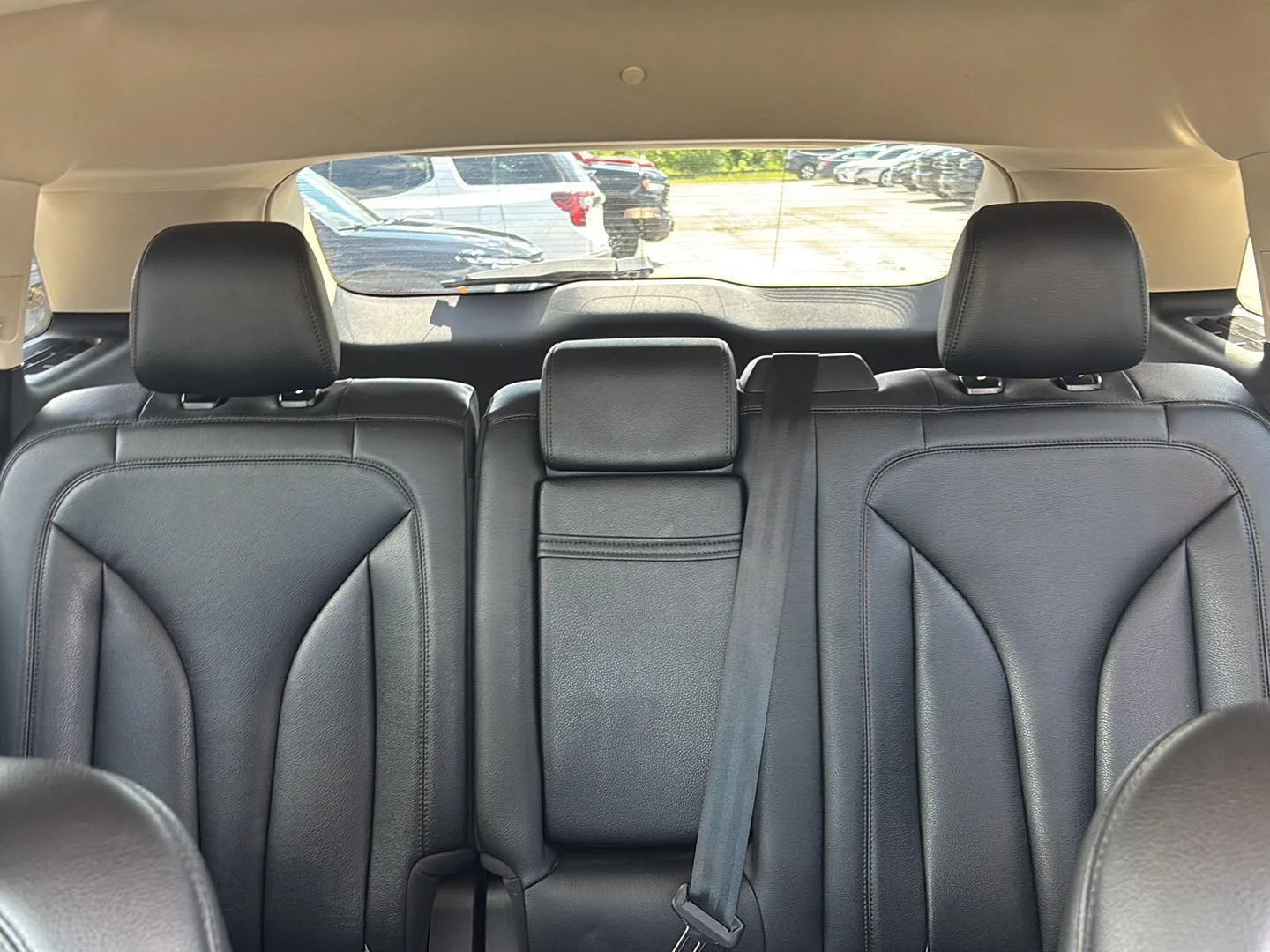 Used 2023 Pristine White Lincoln Standard image 27