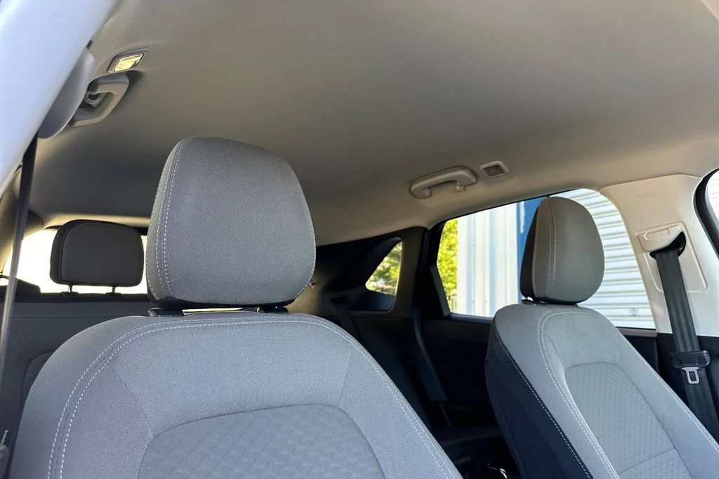 Used 2022 Black Ford SE image 19