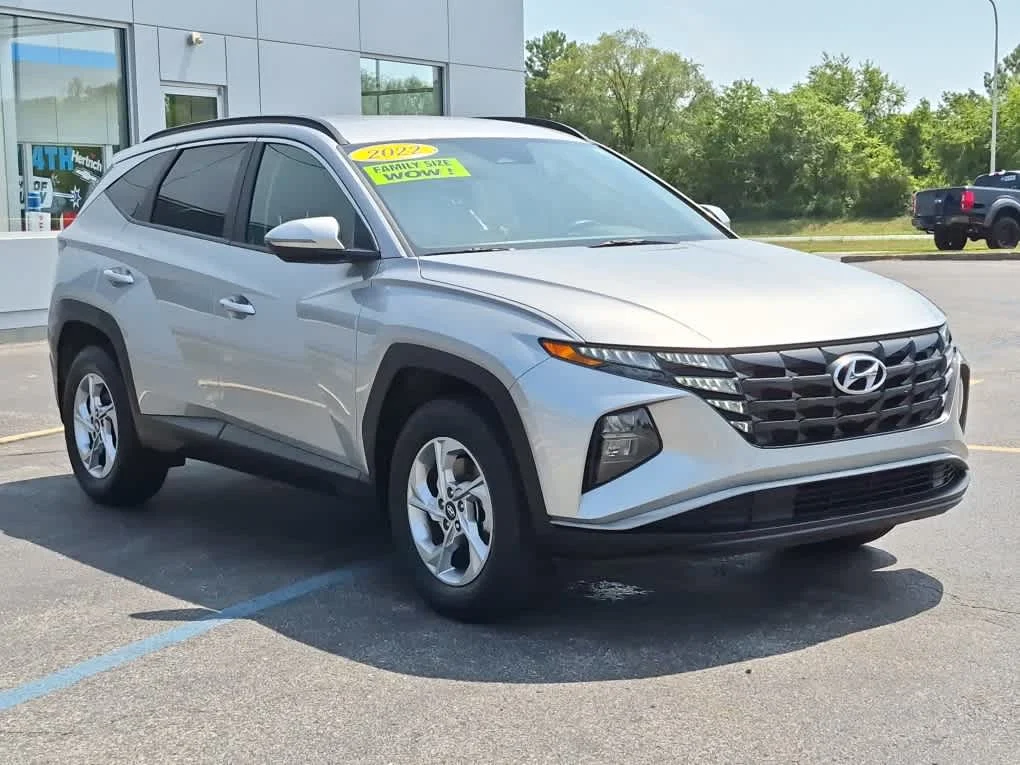 Used 2022 Shimmering Silver Hyundai SEL image 2