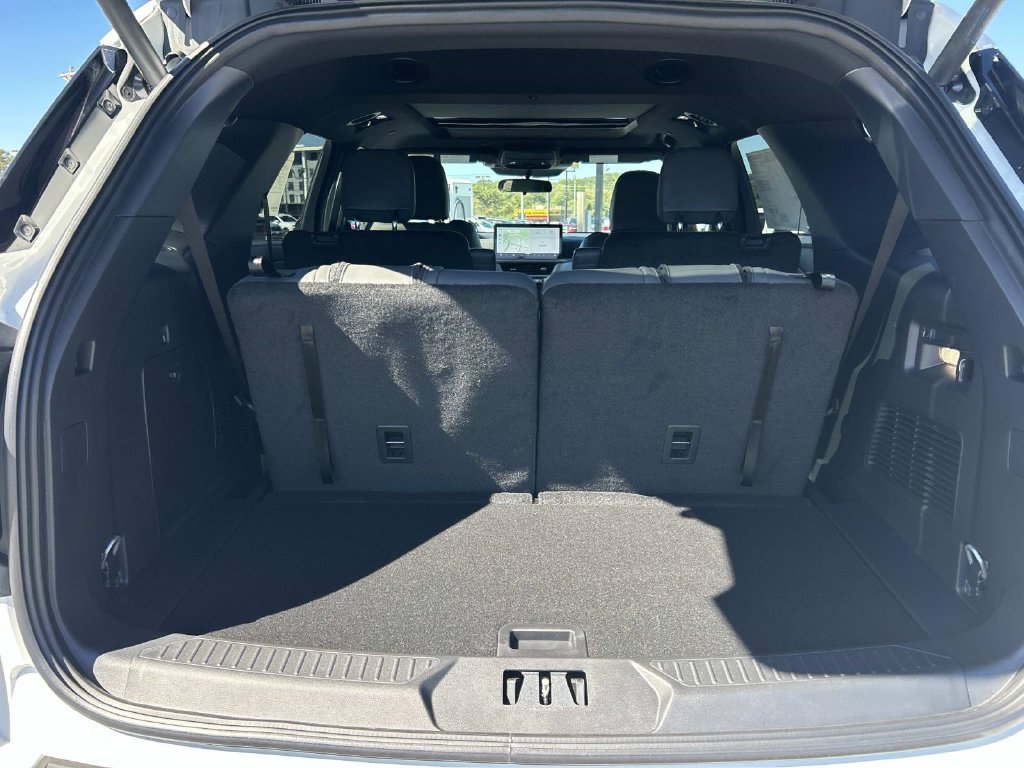 New 2027 Star White Metallic Tri-Coat Ford Active image 19